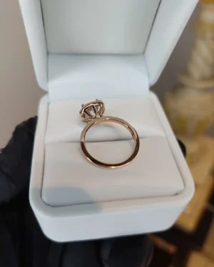 Anillo de compromiso halo piedra cushion en oro, modelo AN-C37 - foto 2