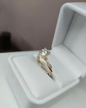 Anillo de compromiso hilo redondo piedra cuadrada en oro, modelo AN-C38 - foto 3