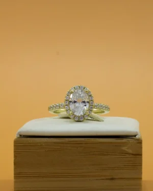 Anillo de compromiso halo piedra ovalada en oro, modelo AN-C4 - foto 2