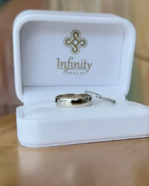 Dúo matrimonial media caña con zirconias en el cinto en oro, modelo DM-650 - foto 2